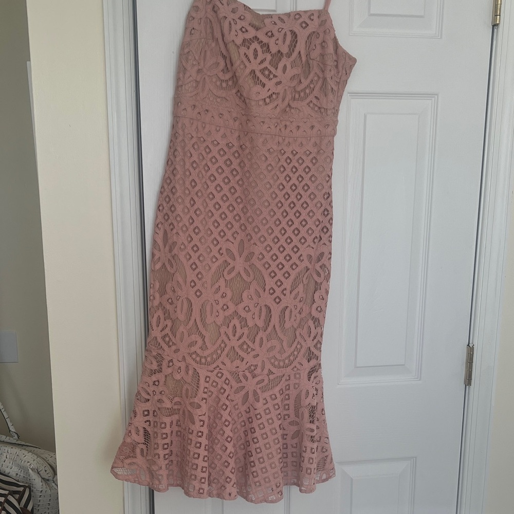 Lulu's Dusty Pink Lace Trumpet Dress